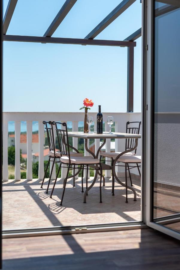 Apartments Dobrila Kaštel Novi エクステリア 写真