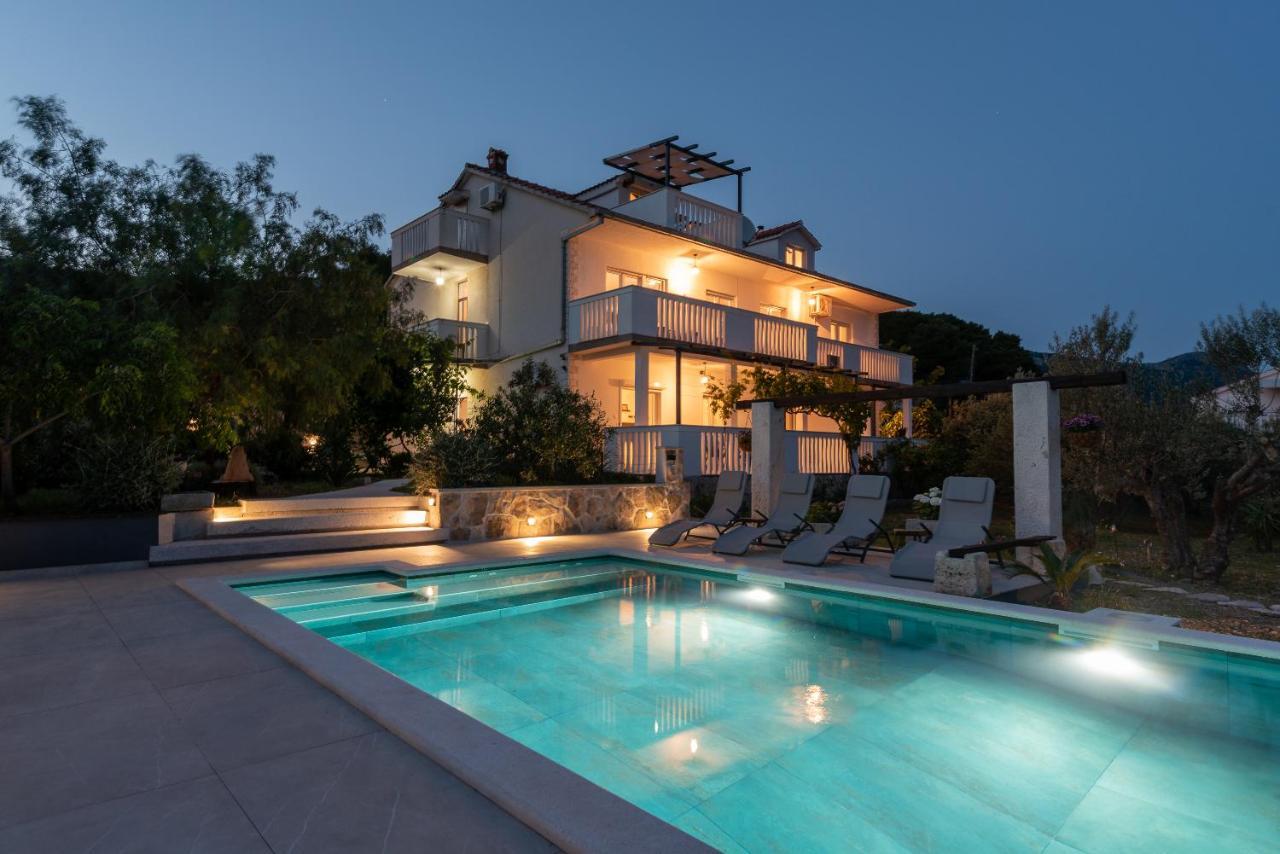 Apartments Dobrila Kaštel Novi エクステリア 写真
