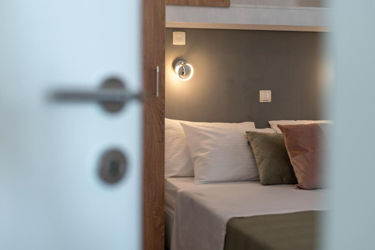 Apartments Dobrila Kaštel Novi エクステリア 写真