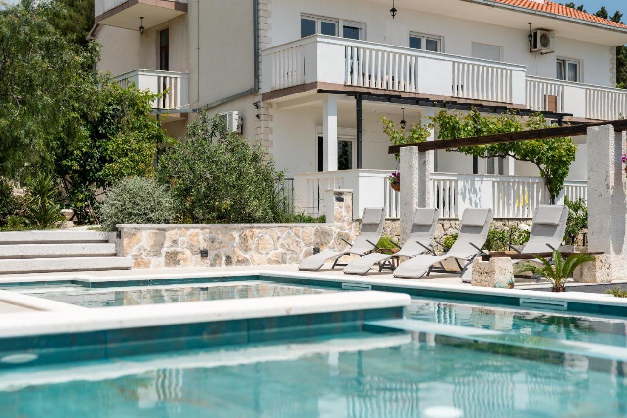 Apartments Dobrila Kaštel Novi エクステリア 写真