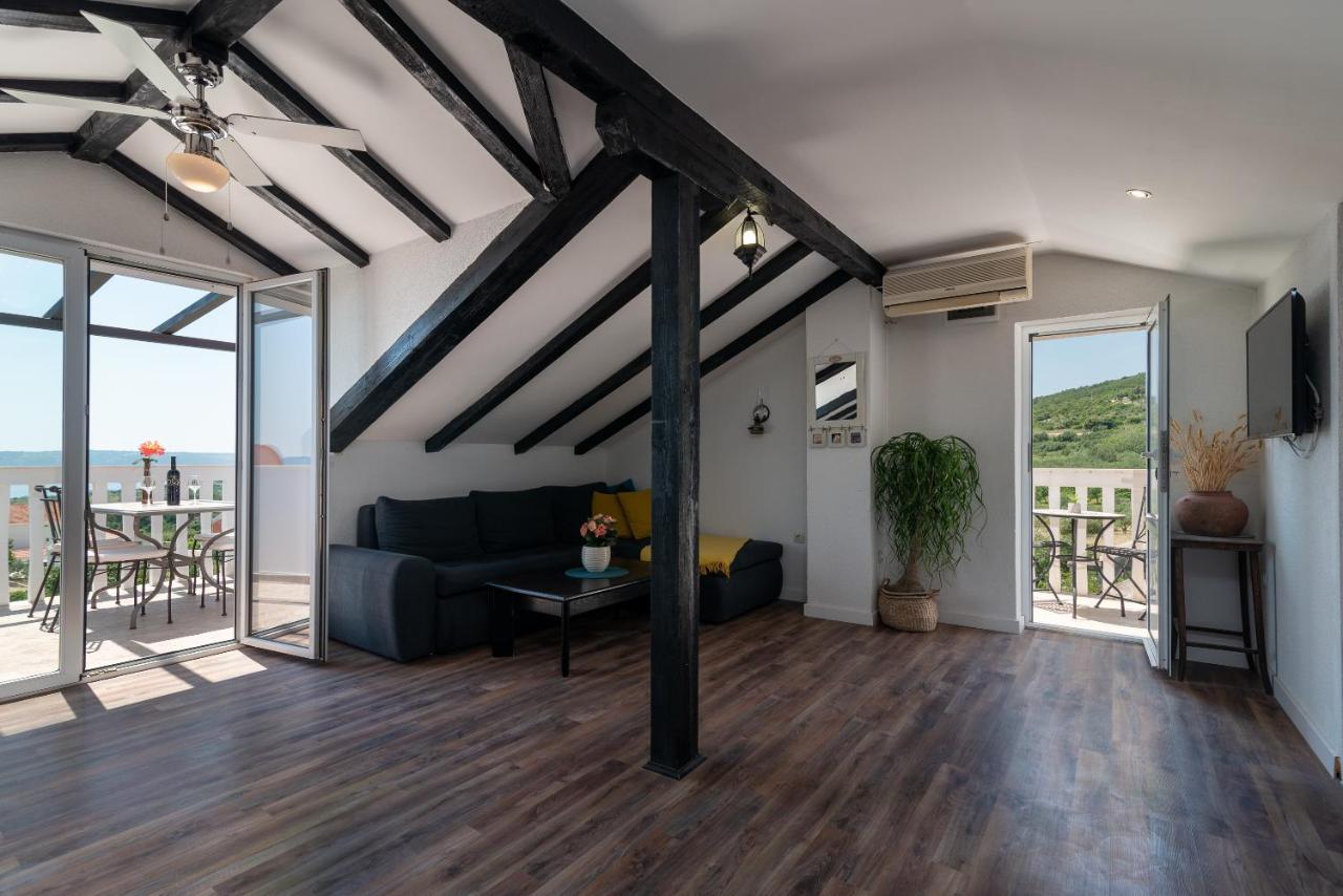 Apartments Dobrila Kaštel Novi エクステリア 写真