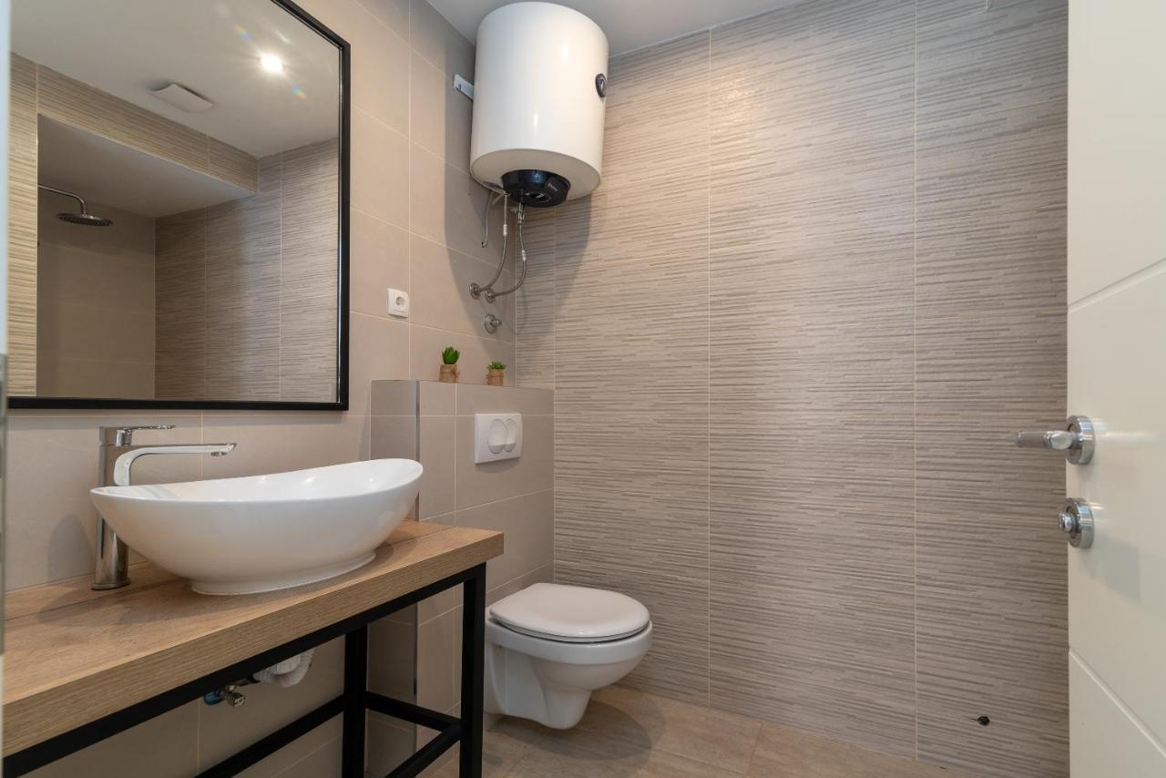 Apartments Dobrila Kaštel Novi エクステリア 写真