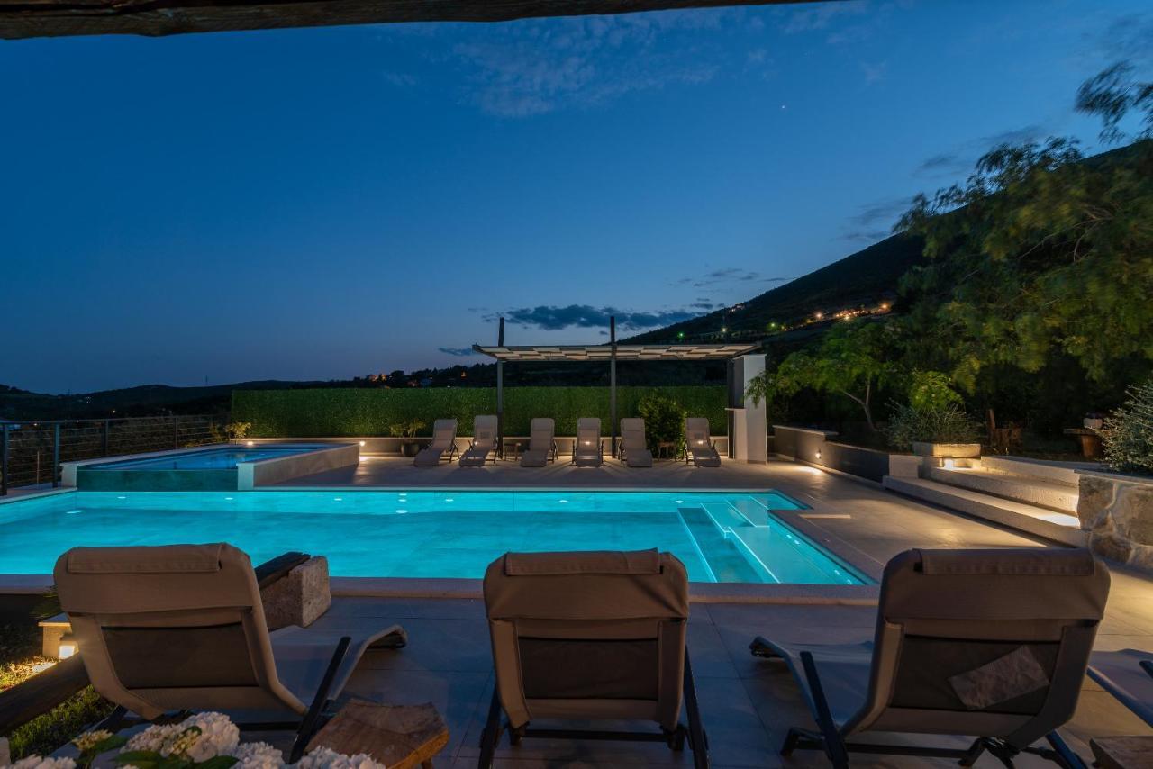 Apartments Dobrila Kaštel Novi エクステリア 写真