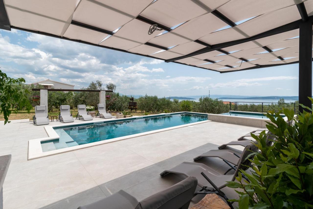 Apartments Dobrila Kaštel Novi エクステリア 写真